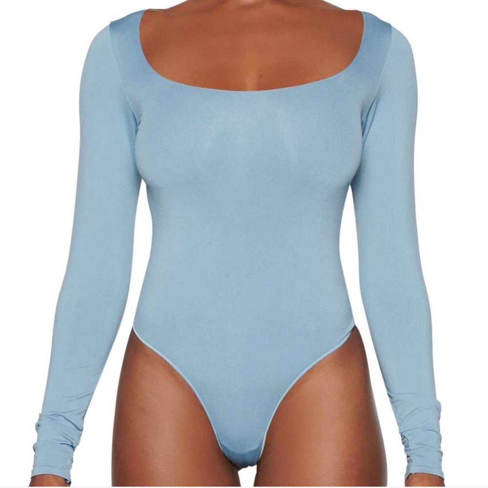 SKIMS ESSENTIAL LONG SLEEVE SCOOP NECK BODYSUIT ARCTIC / XXS/XS